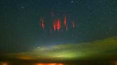 雷雲から宇宙へ、一瞬の光 「スプライト」現象写した:朝日新聞デジタル