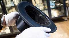 ヒトラーゆかりの帽子など、落札した実業家がイスラエル団体へ寄贈