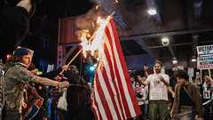 トランプ氏、国旗焼却禁止令に署名 「表現の自由適用せず」―支持者反発・米:時事ドットコム