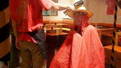 栄にストレス発散バー「んだ~ バカヤロウ!」-ビール瓶割りや水かけも