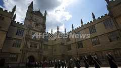 学生の「ハーレム・シェイク」で図書館職員を解雇、英オックスフォード大