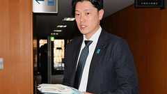 百条委の奥谷委員長、県警に被害届へ 「知事失職の黒幕」文書や秘密会の音声データが拡散