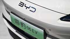 残念ですが、国産車では足元にも及びません…BYDの「軽EV」と国産首位・日産サクラの圧倒的な性能差〈2025年10位〉