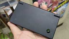 中古の「ニンテンドーDSi」の中に「イケナイ子」が刺さっていたので、片手で滅する人→子どもの頃問題になった体験談が続々と集まる流れに