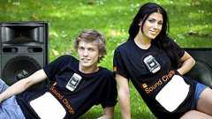 野外フェスにピッタリな「爆音で携帯電話の充電ができるTシャツ」