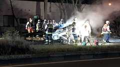 パトカー追跡の車、街路樹に激突し炎上 2人死亡 札幌:朝日新聞デジタル