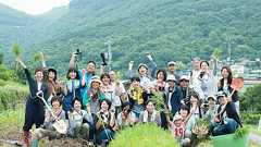 畑で野菜収穫からサンドづくりまで! カメラを片手に島の暮らしを訪ねる旅