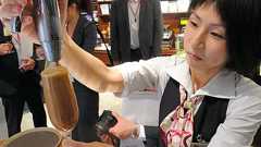 UCC上島珈琲、攻めの一杯 まるで黒ビール・金箔…:朝日新聞デジタル