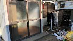 豚窃盗疑惑! ベトナム人男女19人同居「兄貴ハウス」に突撃して見えた真実 | 文春オンライン