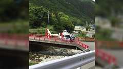 ドクターヘリががまさかの場所に着陸・・・あまりにも技術が高すぎると話題に 「コラ画像じゃないのか」「ヘリパイは変態(褒め言葉)」