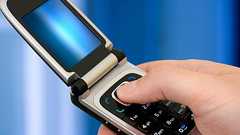 「差別ですよ」「それならもう携帯はいらない」ガラケーサービス終了に抗議する愛用者の「言い分」 | 文春オンライン