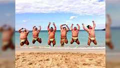 沖縄の海で力士がジャンプ!リア充度高い大相撲沖縄巡業中の写真が可愛すぎる!「跳躍力すごい」「コラ感ある」