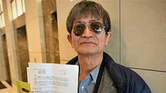 「出禁になっているんですよ」処分のフリー記者・横田一氏が場外で抗議 国民民主の党大会