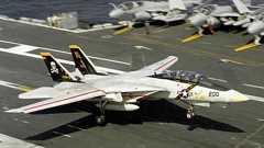 戦闘機から人型に変形、意味ある?『マクロス』のバルキリーは実在したら使えるのか “手足だけ出す”モードも実は恐ろしい? | 乗りものニュース