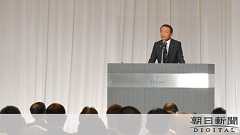 麻生氏「10万円給付分だけ貯金増えた」 効果を疑問視:朝日新聞