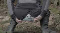 もうパンツはおろさない。女性冒険家が考案したチャック付きズボン「ELIRA Apparel」 - bouncy / バウンシー