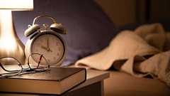 6時間睡眠の人は「日本酒を2合飲んで仕事をしている」と同じ…今晩から短時間睡眠をやめるべき理由 ちゃんと寝ていないから日本人は生産性が低い