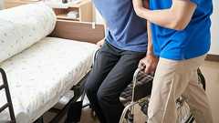 毎日散歩しているから大丈夫…そんな人が老後に寝たきりとなるのは「筋トレ」を誤解しているからだ 散歩は「サルコペニア対策」として十分ではない可能性がある