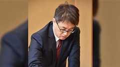 【追記】「普通に勝てばいいのに」羽生竜王、優位な場面で悪手を指したと思いきや、結果的にそれが最短で勝つ手筋だったことに手首を壊される実況民