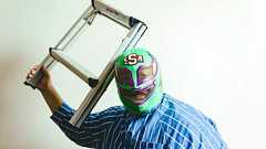 「諦めちゃっても、夢はかなう時はかなう」 早大出身インテリ覆面レスラーが語る“リアル版”『俺の家の話』 | 文春オンライン