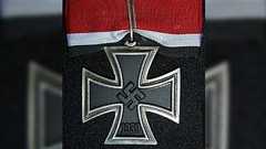 こなたま(CV:渡辺久美子)MyoyoShinnyoの「これはハーケンクロイツというより、ナチス時代の騎士鉄十字章のコピーです。ナチスと限らないというより、ナチスです。 」