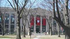 MIT Tech Review: ハーバード大、600万件超の判例DBを無償公開