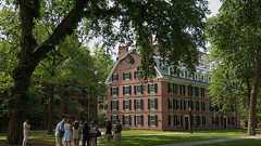 米アイビーリーグ学費、次年度は年間1200万円に迫る勢い-上昇の一途