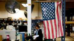 FRBの金利を長期にわたり維持する姿勢、利下げ期待する企業を直撃