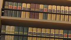 ツタヤ図書館、お飾り用の読めない洋書購入に巨額税金投入…高さ9mの棚に固定 | ビジネスジャーナル