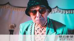 プラダ着こなすシルバーテツヤ 秋田の86歳に世界注目:朝日新聞
