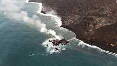 キラウエア火山噴火で新島が出現 米ハワイ島