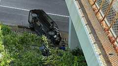 【速報】高速道路に車が”転落”も小学生2人を事故現場に放置し逃走 運転していた男を逮捕 無免許運転などの疑い 置き去りにされた児童は「親子でも親族でもない」 車両は他人名義であることが判明|FNNプライムオンライン