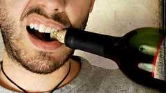 コルクが折れて開栓不能なワインのスマートなプロの開け方