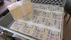 1億円見せびらかし殺人 札束と同じ大きさの紙片を混ぜて1億円入っているように見せかけたケースを発見 : 痛いニュース(ノ∀`)