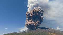 イタリア・エトナ山が噴火