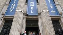 米トーク番組打ち切り、「権力乱用」と民主党が非難-オバマ氏も言及