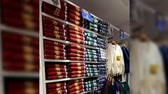 GUのハリポタコラボ、寮のヒエラルキーを感じる…「ハッフルパフ…泣」「端に追いやられ試着品は無し😭」→実は不人気じゃなくその逆では?という説も