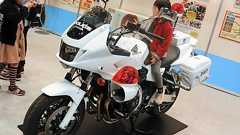 各都道府県警に配備がすすむ新型白バイ「CB1300P」の画像
