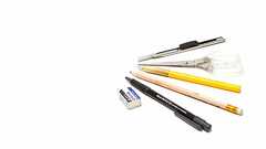 インクが出ないボールペンの復活方法! インクがあるのに書けないときは?