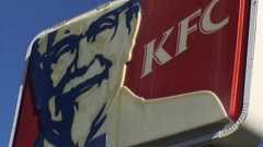 チキン不足で休業のKFC、「容器空っぽ」の自虐広告で謝罪