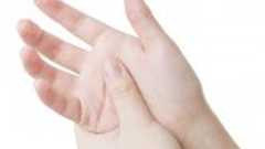 とれない疲れに!押すだけで疲労回復に効果的な7つのツボ