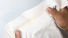 衣類の黄ばみを「青色LEDライト」で落とせると判明【デリケートな素材もOK】 - ナゾロジー