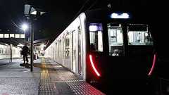 夜行列車が東急、東京メトロ、西武線を走る 史上初 目的地は運に左右される場所(写真21枚) | 乗りものニュース