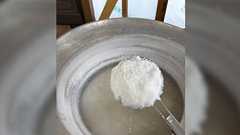 300リットルの海水を煮詰めて10キロくらいの塩を作った人の作成工程を見ると時間も手間もかかっていて塩を作ることの大変さがよくわかる