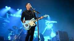 英バンドのフロントマン、伊首相を「レイシスト」呼ばわり 捜査対象に