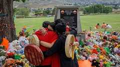 カナダ先住民学校、墓標ない墓751基 先月に続き発見