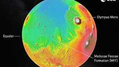 火星の赤道付近に大量の水を氷として含む堆積層が存在する可能性 推定厚さ最大3.7km