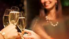 「わたし、肉食だから」とか自称する女の人はなんなの問題 | 文春オンライン