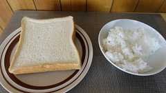 パンをおかずにごはんは食べられるのか?