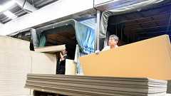 あえぐ段ボール業界 運送コスト高騰などで苦境:朝日新聞デジタル